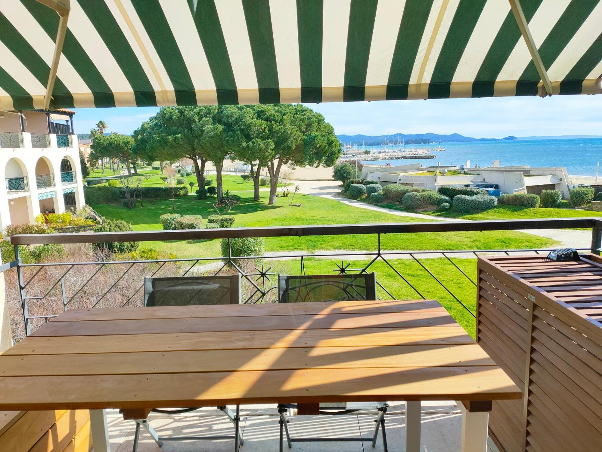 Appartement Vue D'Or Les Pieds Dans L'Eau La Londe-les-Maures Exterior photo